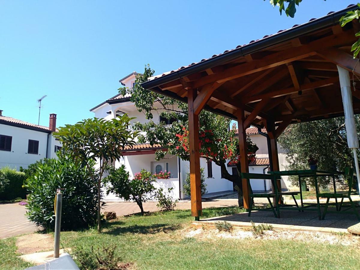 Apartment Ivana Novigrad  Luaran gambar